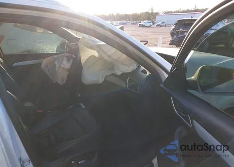 2018 Audi Q3 2.0T Premium/2.0T Sport Premium z USA, uszkodzony, nr VIN WA1BCCFS1JR032487